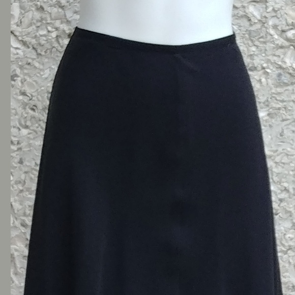 Black crepe skirt with flirty swirl hem - Picture 2 of 6